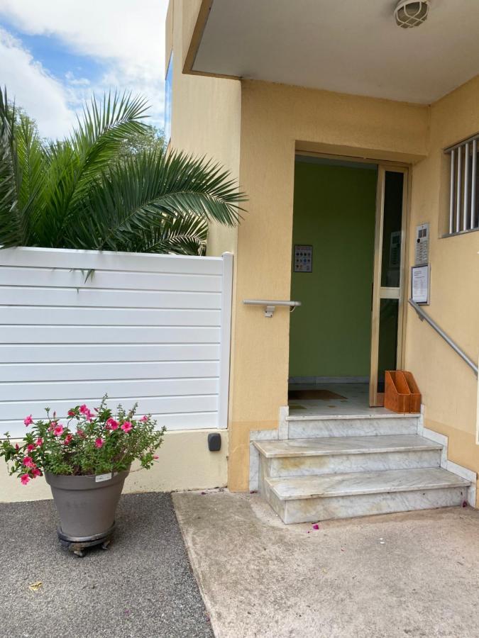 Chez Virginie : Appartement Lumineux Au Calme. Fréjus Kültér fotó