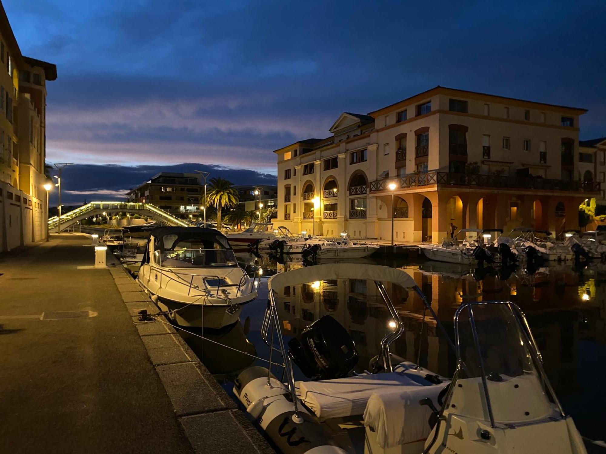 Chez Virginie : Appartement Lumineux Au Calme. Fréjus Kültér fotó
